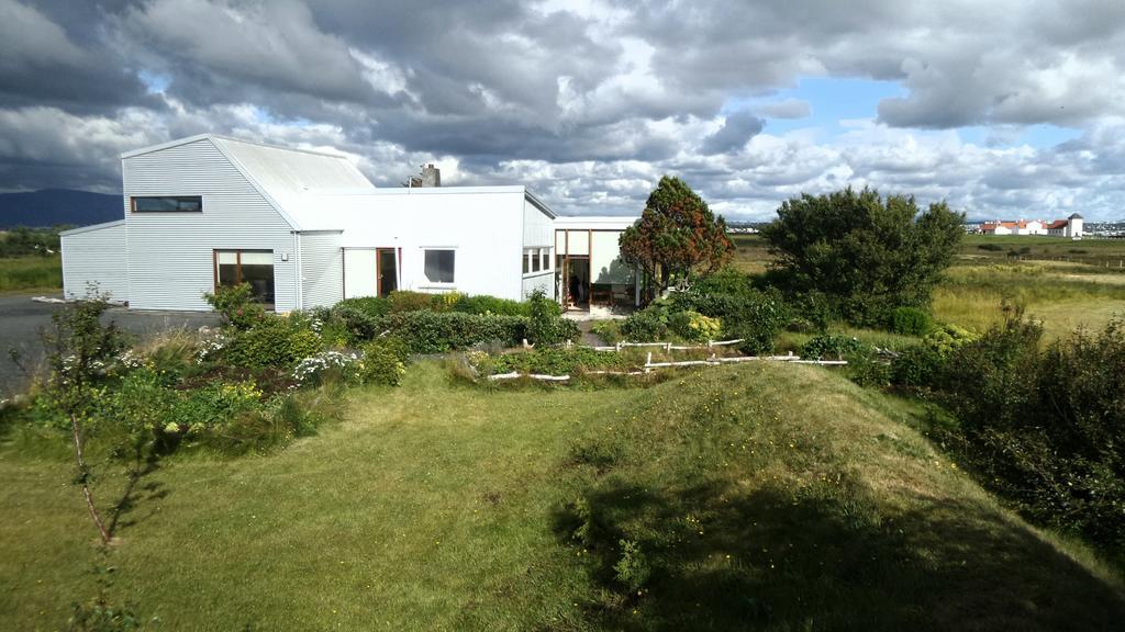 Eyvindarholt Guesthouse Álftanes Exterior foto